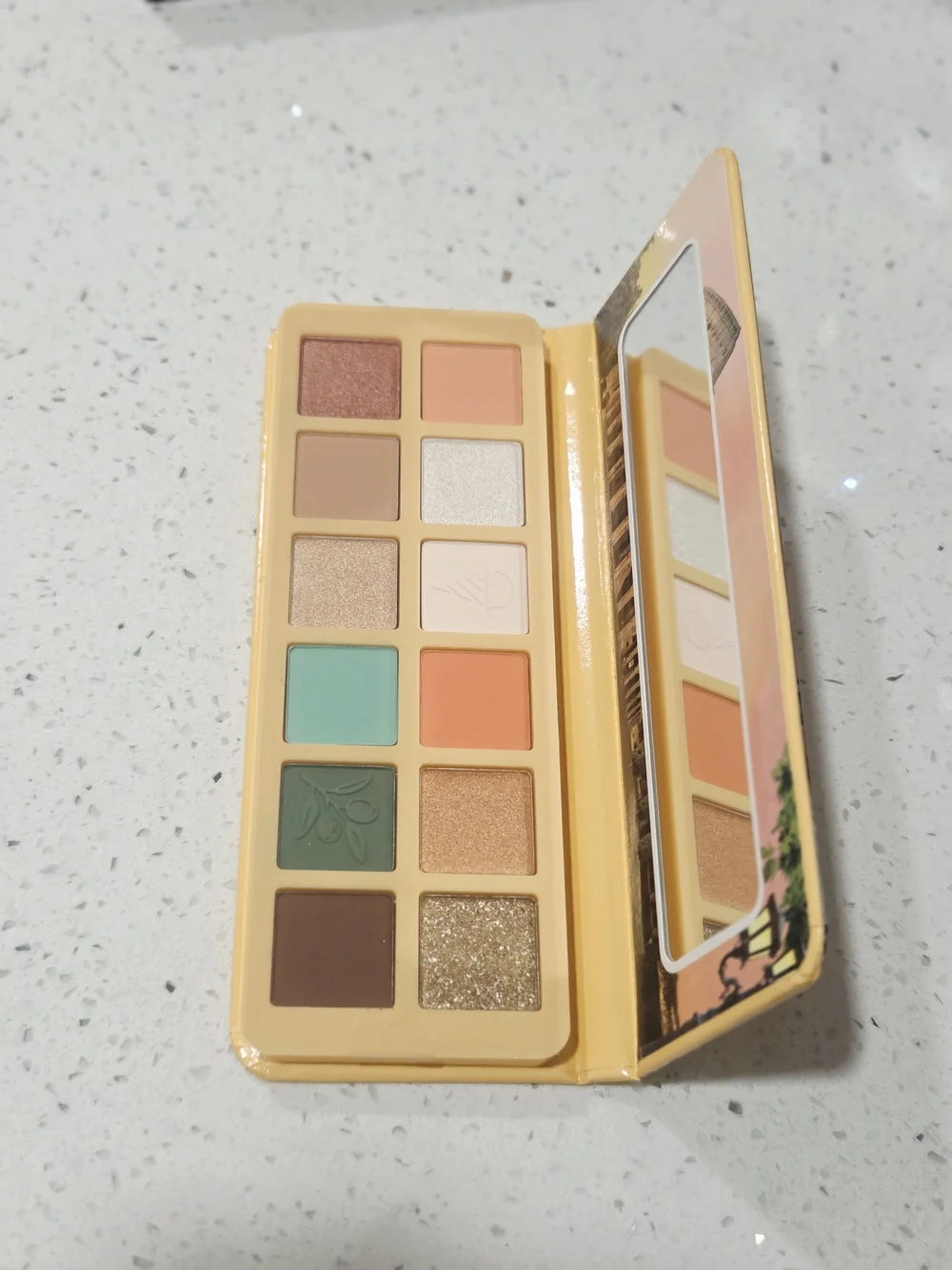 Essence Benvenuti A Roma Neutral & Pastel 12-Color Eyeshadow Palette